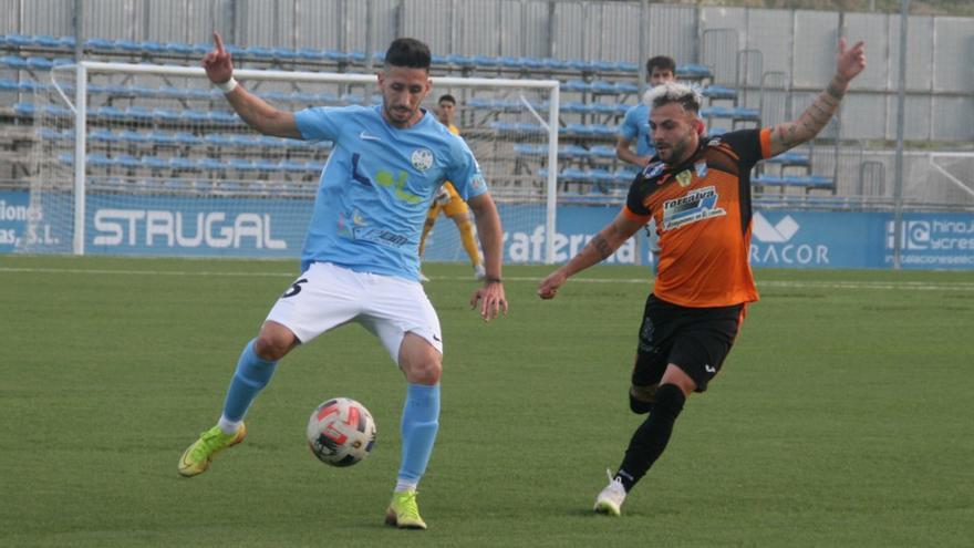 Lance del partido entre el Ciudad de Lucena y el Xerez CD.