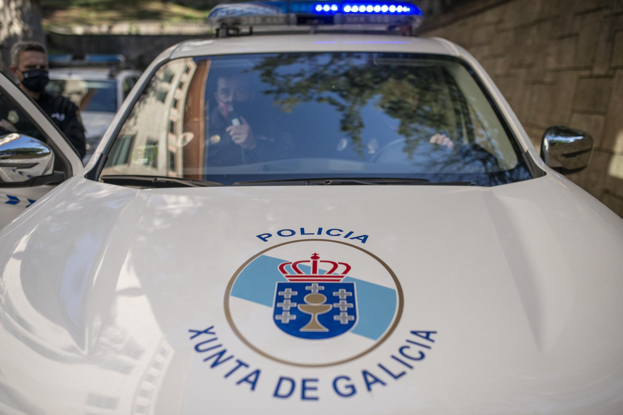 Uno de los vehículos rotulados con los que hacen su servicio los agentes de la Policía Autonómica en Ourense. // BRAIS LORENZO