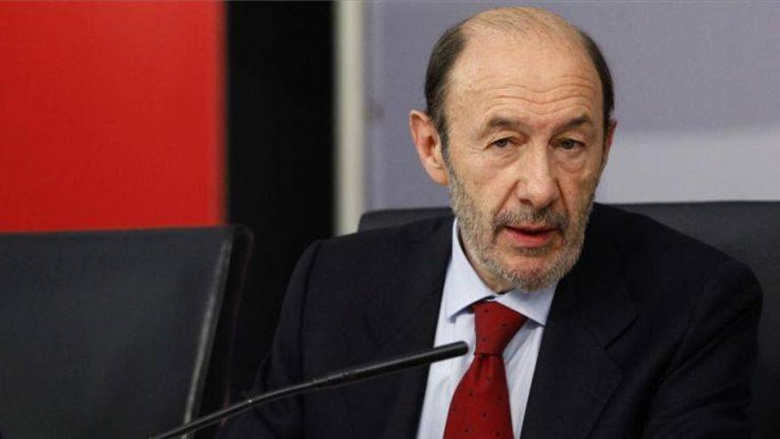 Rubalcaba denunciará al edil del PP que le vinculó con el 11M si no rectifica