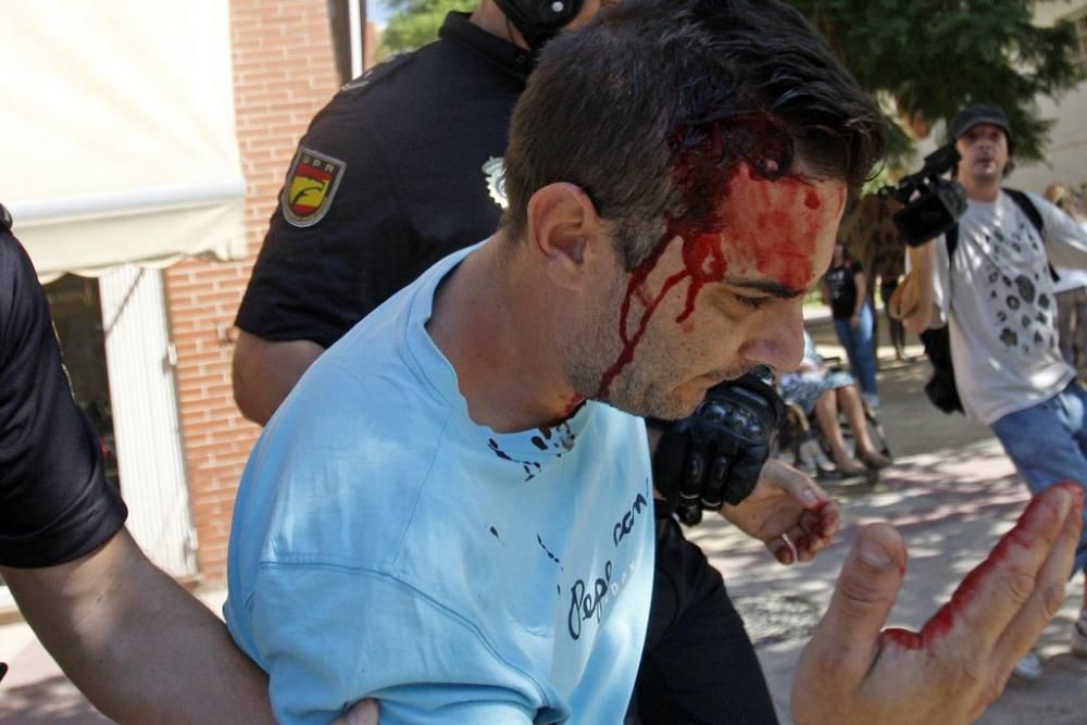 Dos vecinos y un policía heridos durante las prote