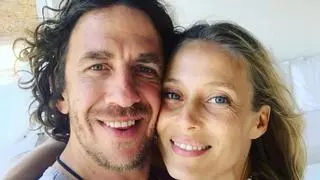 Vanesa Lorenzo, mujer de Carles Puyol: "La hija mayor tiene 12 años y es de las pocas niñas de su clase que no tienen móvil. En casa es un tema que tenemos muy encima de la mesa"