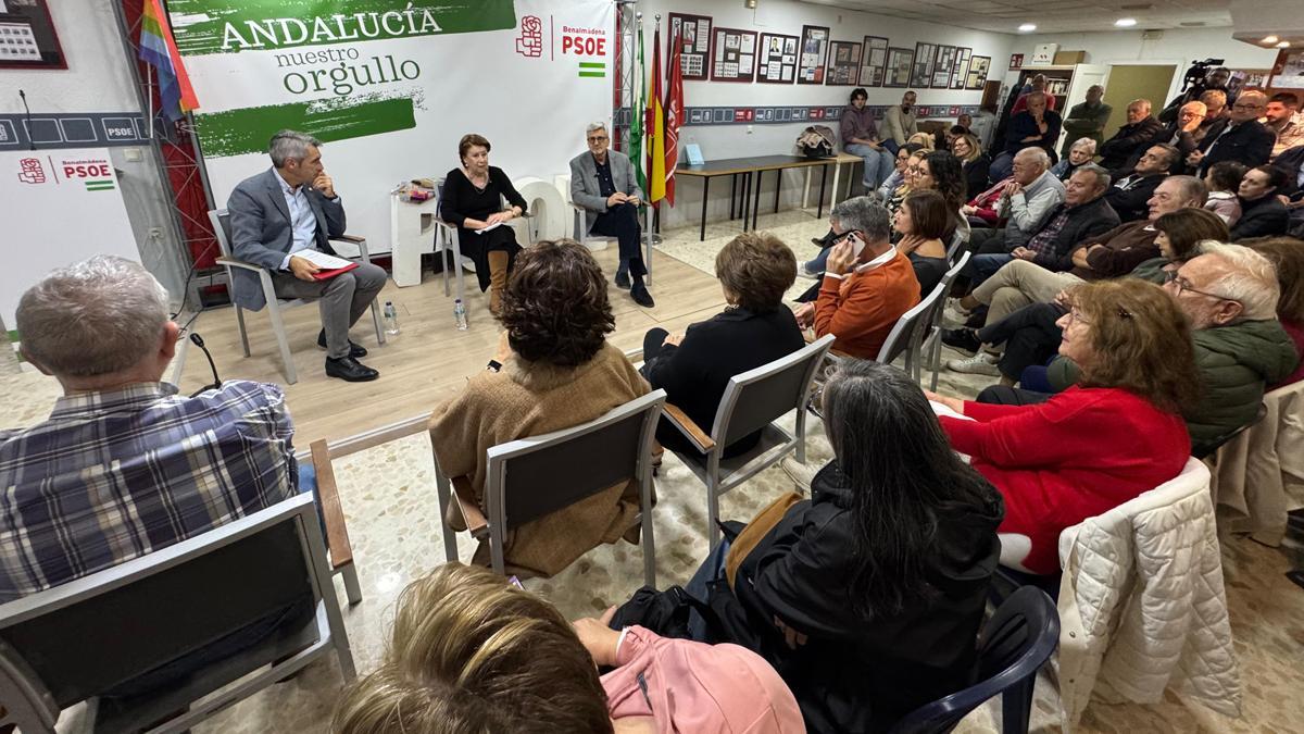 Magdalena Álvarez, Josele Aguilar y Víctor Navas en el acto del PSOE en Benalmádena