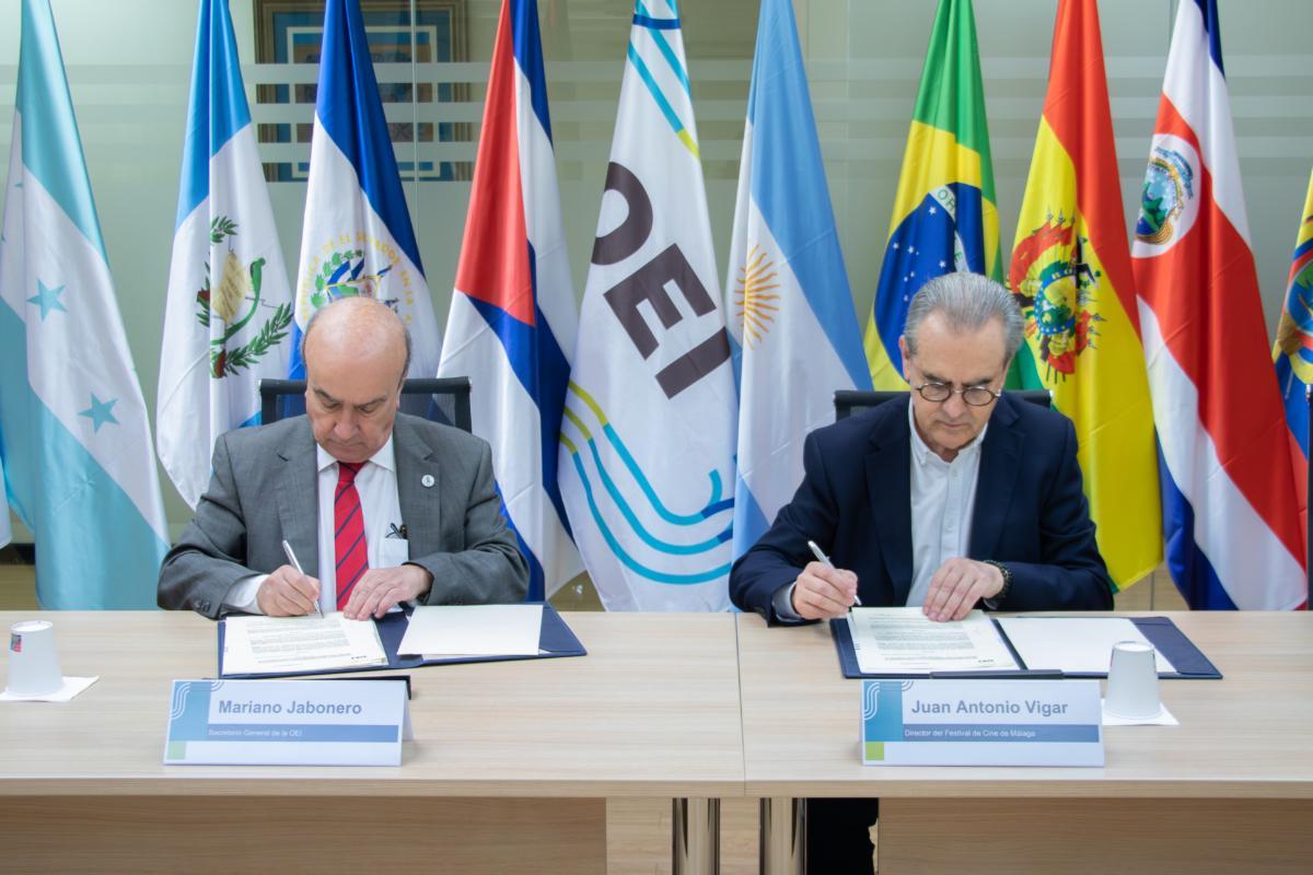 El momento de la firma del convenio