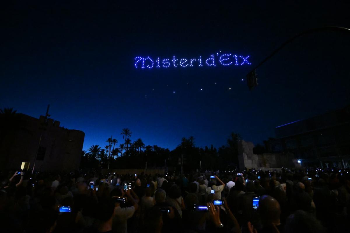 180 drones iluminan el cielo en honor al 25 aniversario Misteri d'Elx como Patrimonio de la Humanidad 180 drones iluminan el cielo en honor al 25 aniversario Misteri d'Elx como Patrimonio de la Humanidad