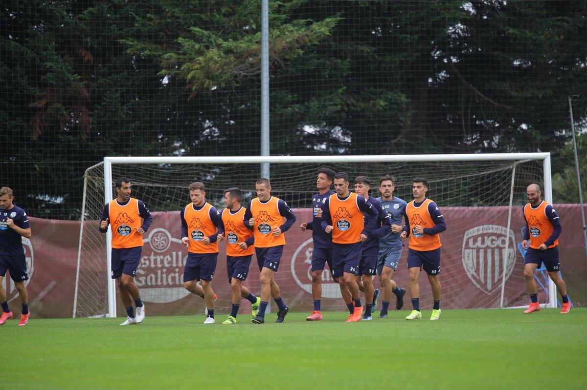 El nuevo preparador físico entrenando con el Lugo.