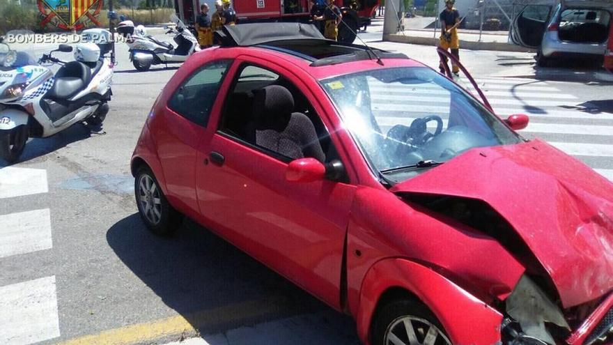 Colisión entre dos coches en Son Oms