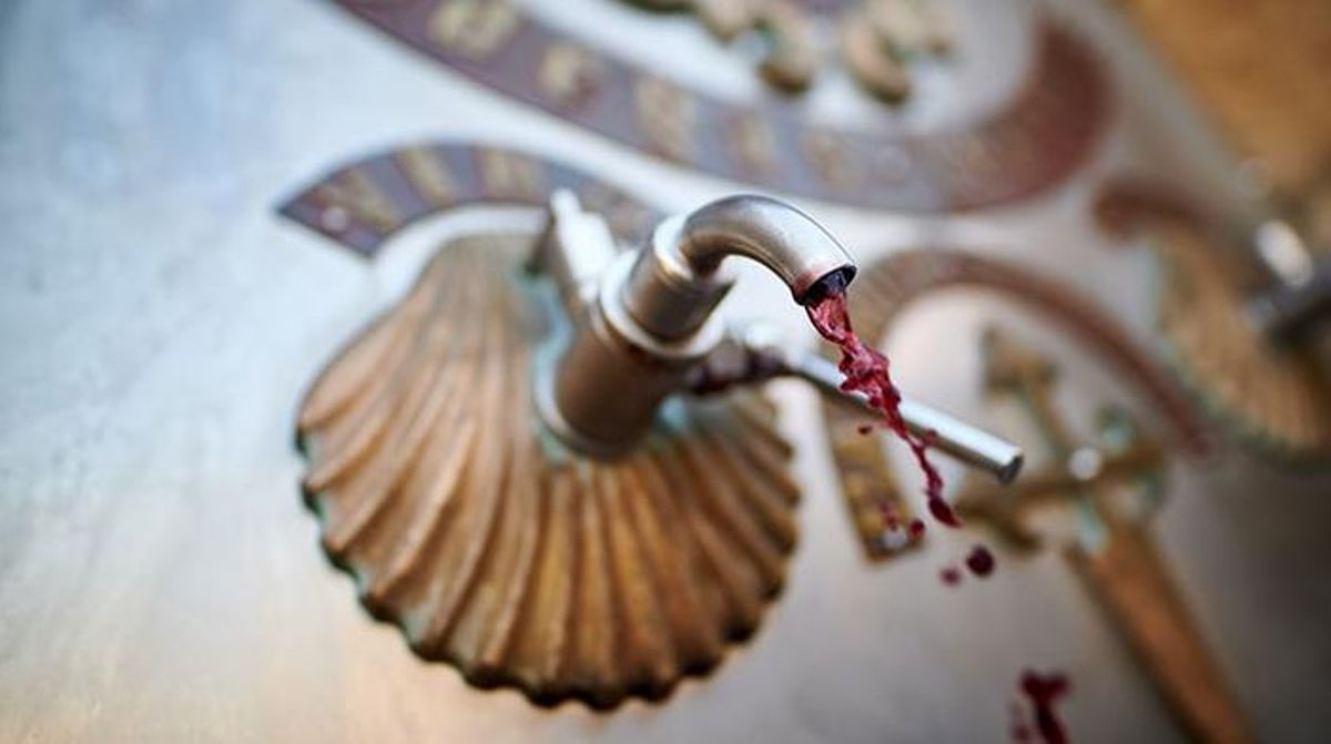 Fuente de vino gratis de las bodegas Irache en Navarra en el Camino de Santiago.