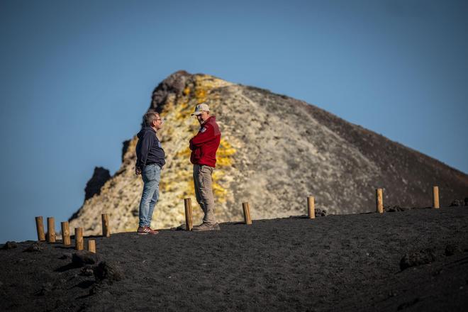 Visita al cono volcánico del Tajogaite