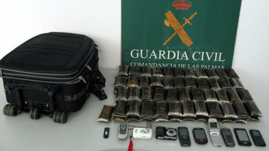 Droga interceptada por la Guardia Civil de Vecindario. | la provincia / dlp