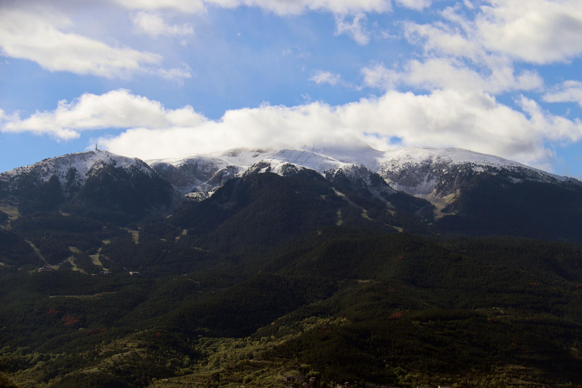 La primera nevada de la temporada a la Cerdanya