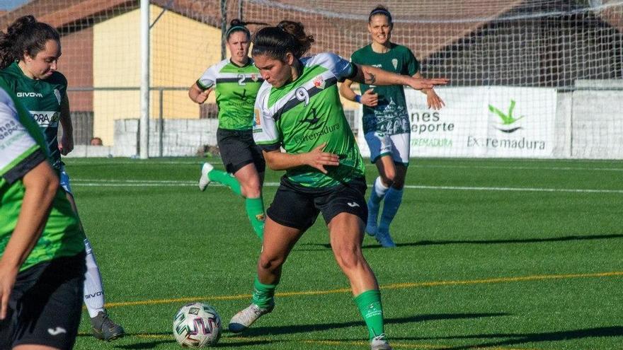 Manoly Baquerizo (Femenino Cáceres), convocada por Ecuador