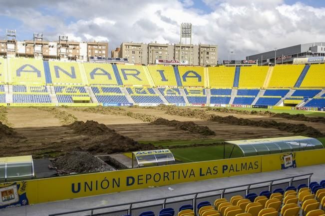 PREPARANDO EL CESPED PARA LA PROXIMA TEMPORADA