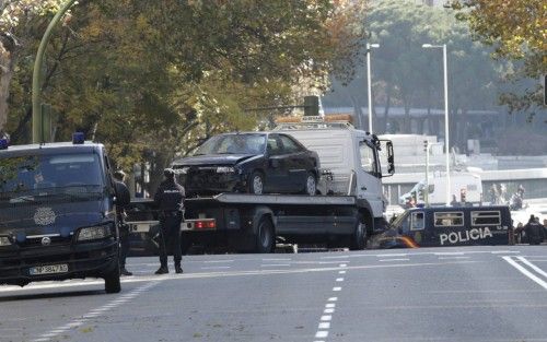 Empotra un coche con bombonas de butano en la sede del PP de Madrid