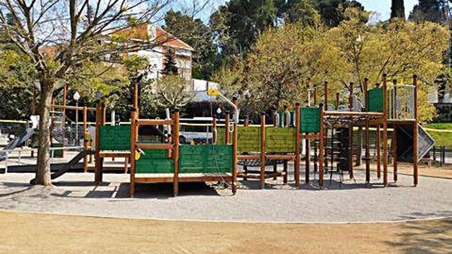 El parc infantil de plaça Espanya ha canviat de fesomia de dalt a baix