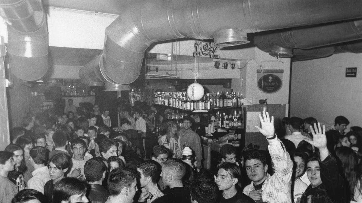Lleno en el bar Pepeleshes, ubicado en El Rollo de Zaragoza.