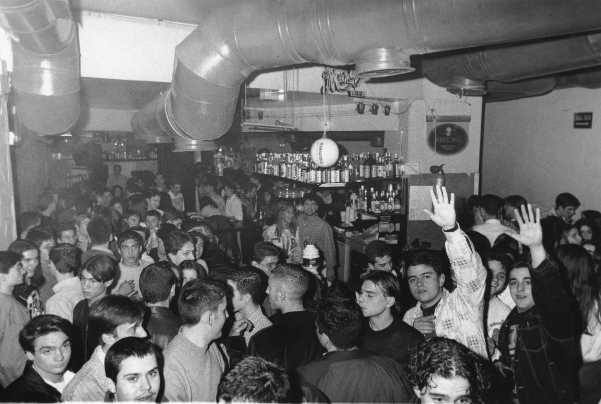 Lleno en el bar Pepeleshes, ubicado en El Rollo de Zaragoza.