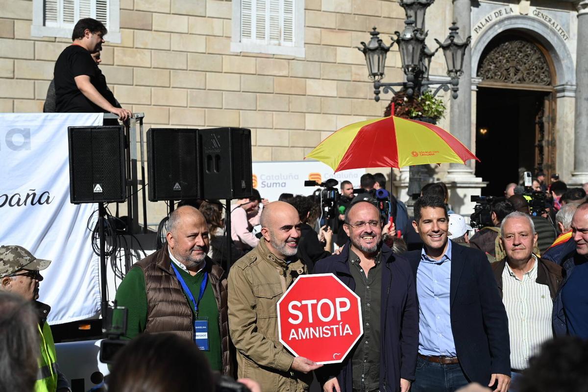 Concentració a la plaça Sant Jaume convocada pel PP contra la amnistia