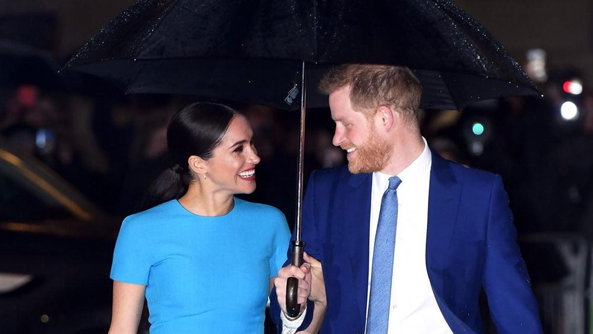 El adolescente que abrazó a Meghan Markle le envía una carta de disculpa al príncipe Harry