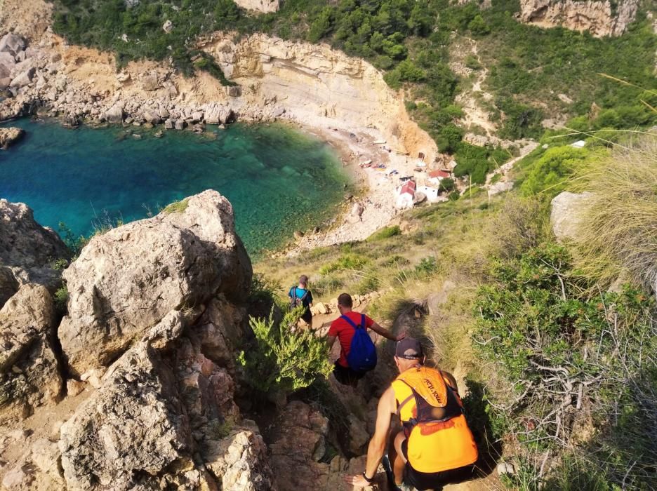 Mil peripecias para llegar a las calas de la Marin