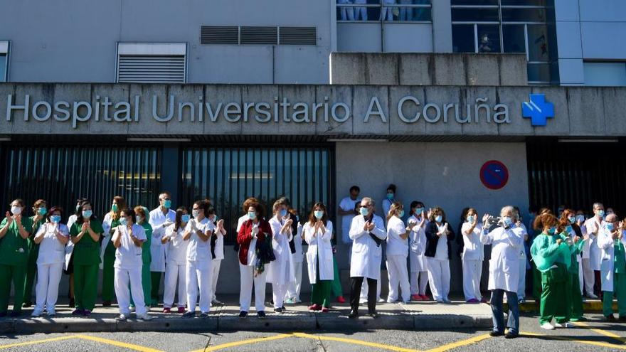 El área sanitaria coruñesa mantiene el número de ingresados y desciende la presencia en UCI