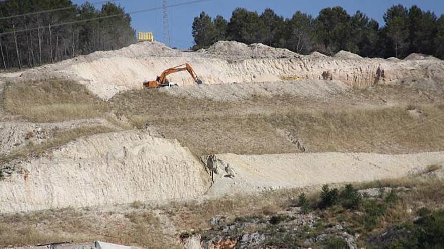 Los trabajos de desmonte y consolidación de la ladera se están ejecutando en la zona del Pinar de Asensi.