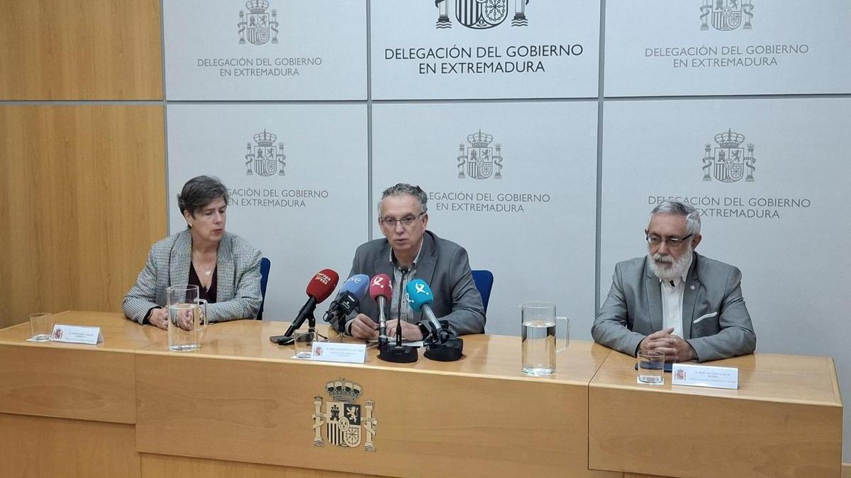 El delegado del Gobierno en Extremadura, José Luis Quintana, ofrece una rueda de prensa en Badajoz.