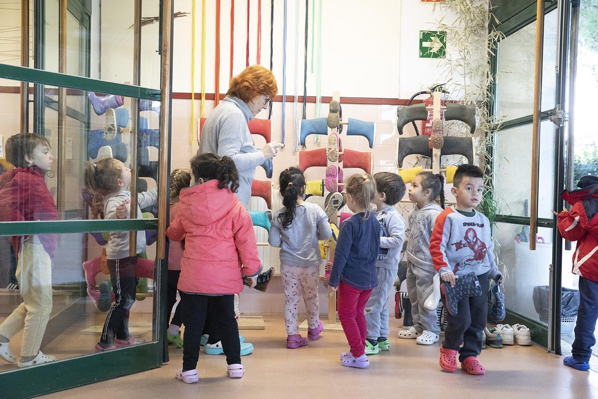 Nens i nenes en una escola infantil.