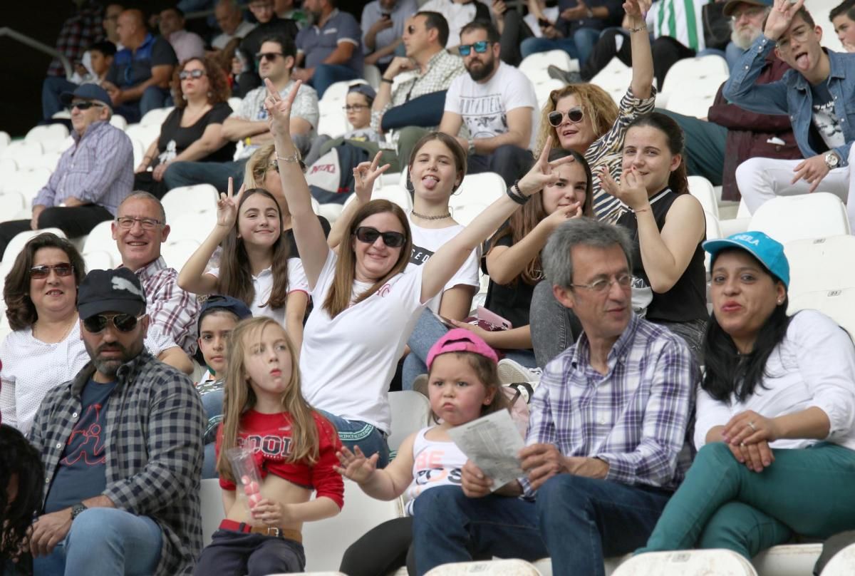 Los aficionados en el Arcángel