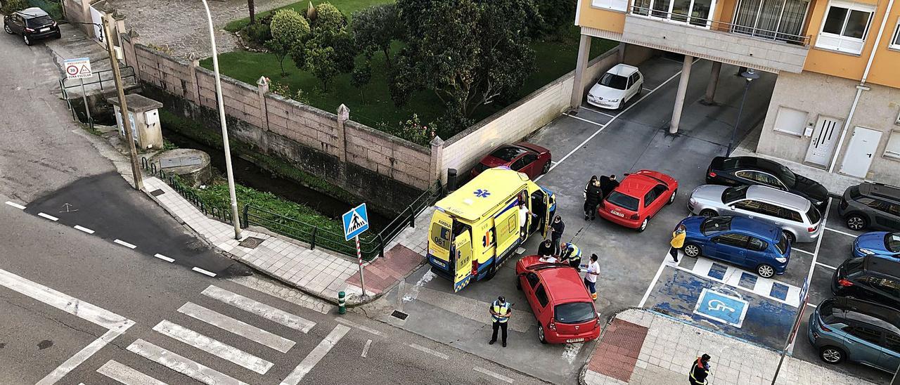 Paso de peatones de la Avenida de Ourense próximo al acceso al colegio Casa da Virxe, uno de los puntos negros de la red viaria.   | // G.NÚÑEZ