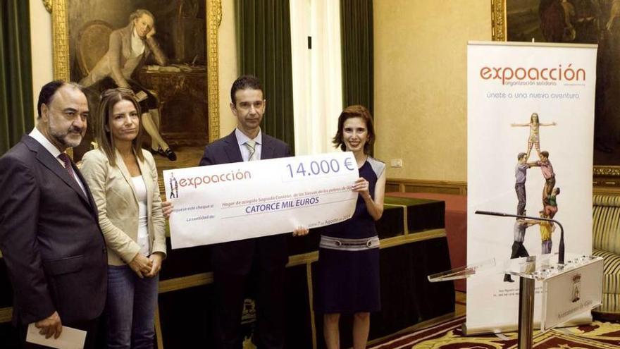 Expoacción dona 14.000 euros al hogar de las Siervas de los Pobres