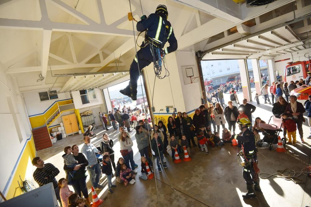 Cientos de niños y mayores pasaron por el parque dejando ropa, juguetes y alimentos que serán entregados a Redeaxuda y Boavida