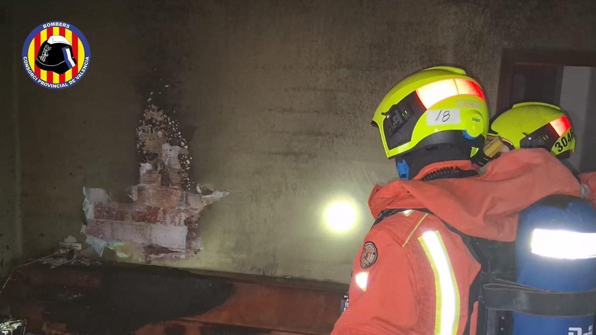 Un incendio en una vivienda de Algemesí provoca un gran susto entre los vecinos.
