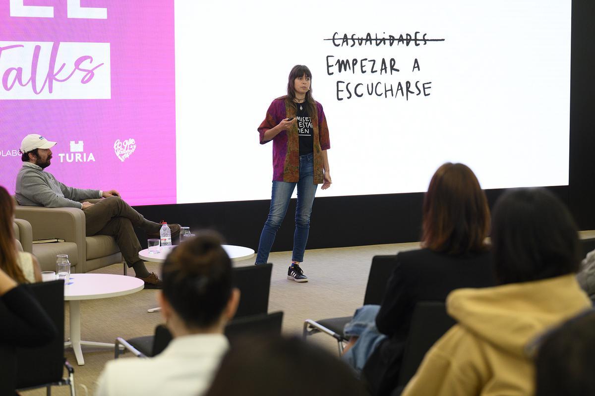 La ilustradora y escritora Alba Bla durante su charla.