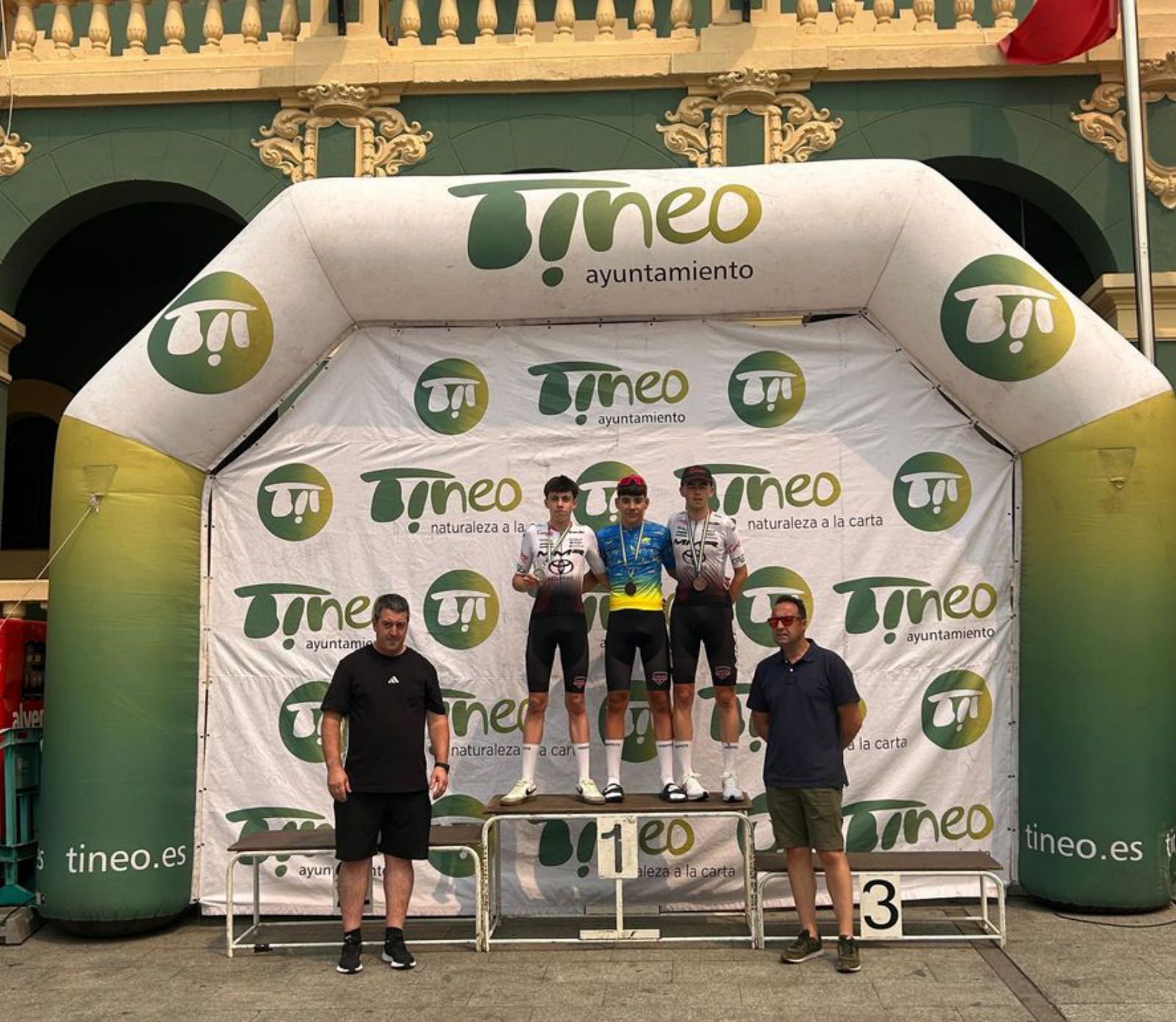 Foto de los ganadores del circuotp del Rindión en Tineo, que regresó tras 20 años de parón para proclamar al vencedor del Campeonato de Asturias. | Cedida a LNE