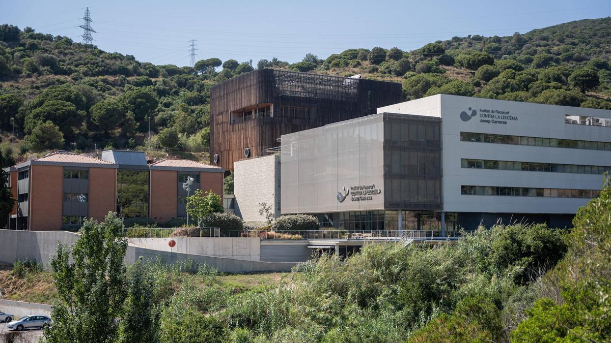 Vista del Hospital Germans Trias i Pujol, sus aparcamientos y su entorno, antes de su transformación urbanística.