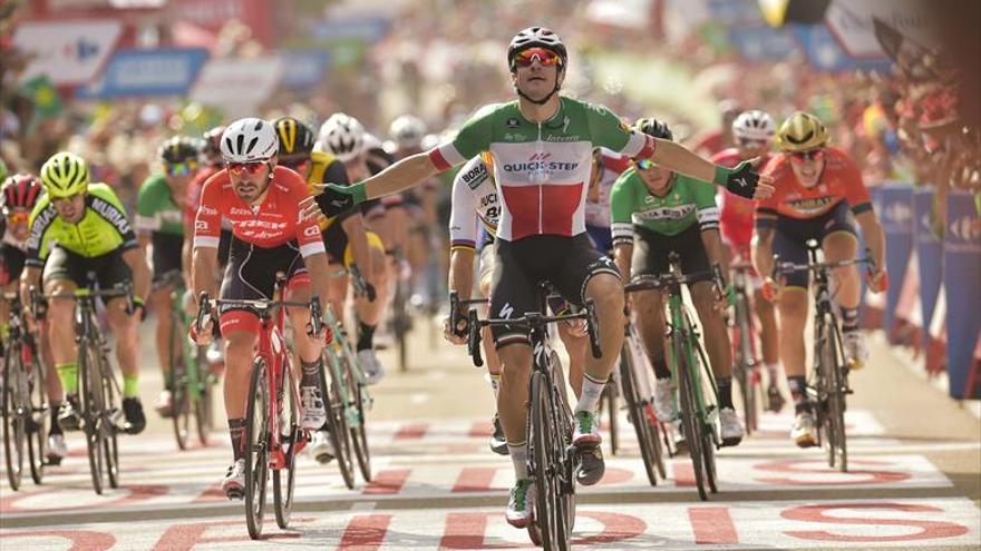 Una grave caída rompe una jornada plácida en la Vuelta