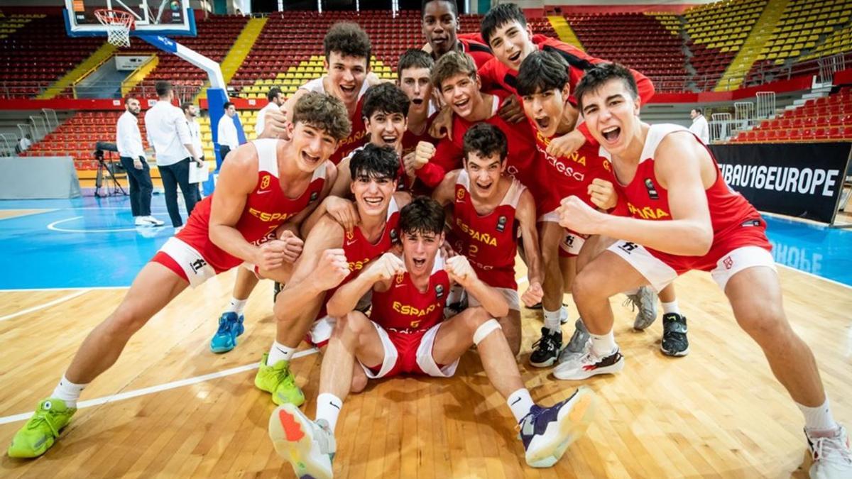 La selección española sub-16 celebra en Skopje el pase a la gran final del Europeo