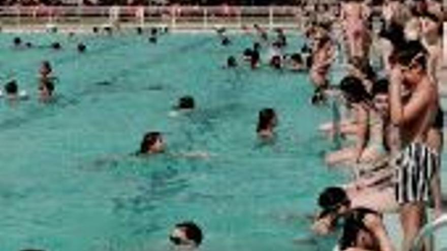 La piscina abre mañana y el domingo La Isla