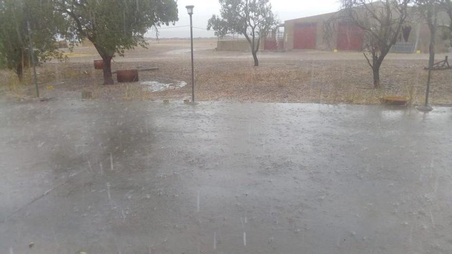 Las fuertes lluvias obligan a cortar un carril en Yecla y el 112 atiende 13 asuntos