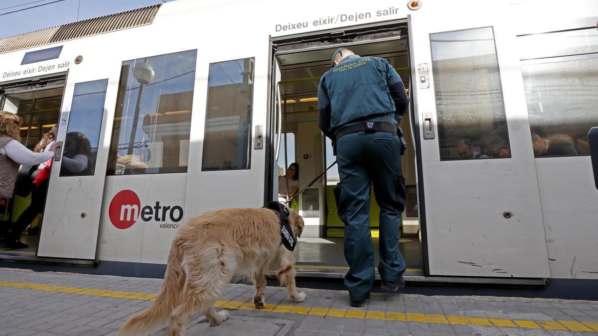 La Guardia Civil alerta sobre el riesgo en el transporte público