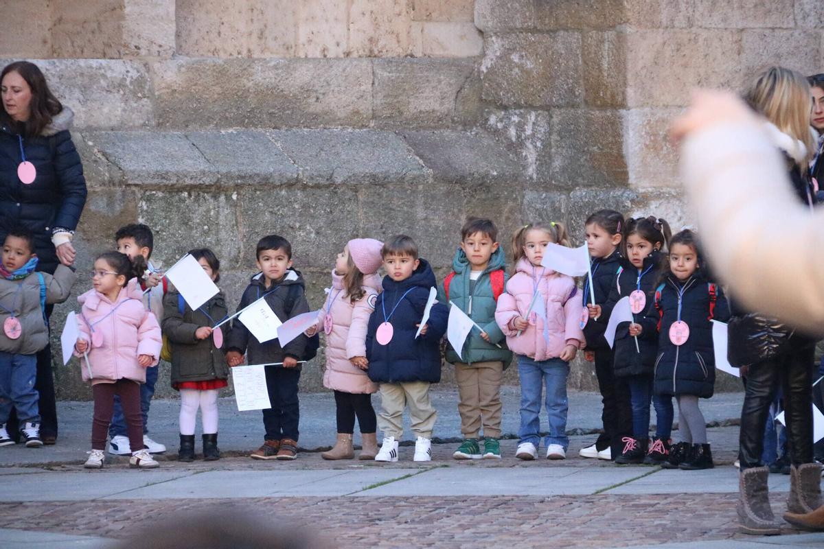 Procesión por la festividad de la Niña María del Colegio Nuestra Señora del Rocío Amor de Dios. Desde la Plaza Viriato hasta San Ildefonso