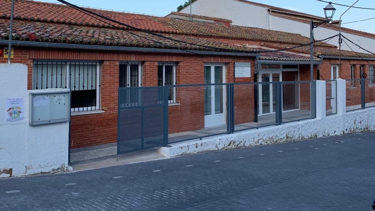 Entrada del colegio Jaume I de Novetlè.