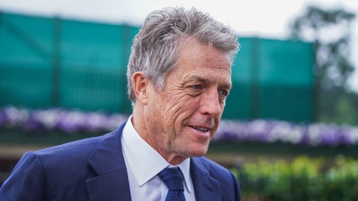 Hugh Grant se pega la sobada más cara del mundo y los detalles le delatan