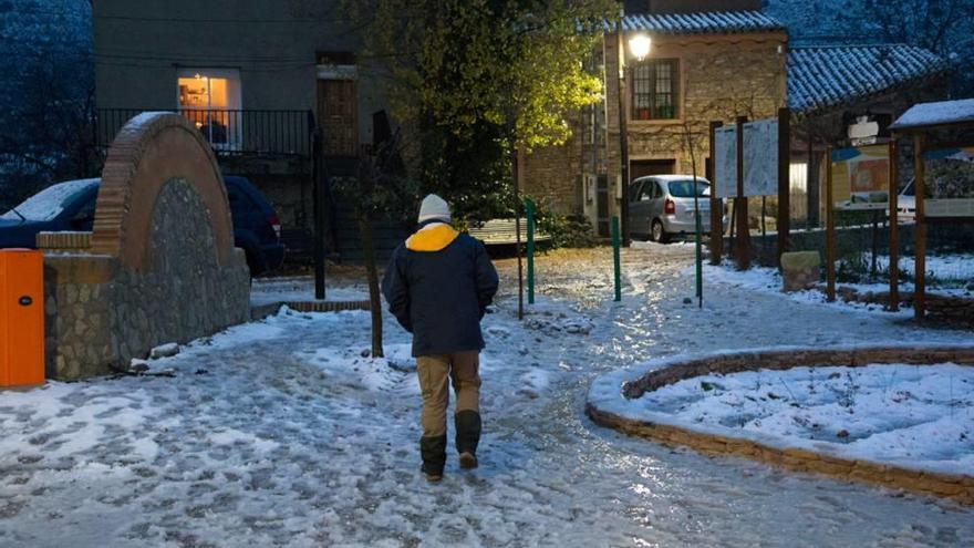 Un hombre, en la pedanía moratallera de Inazares.