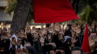 Cinco detenidos y siete policías heridos durante el acto de Vito Quiles en Zaragoza