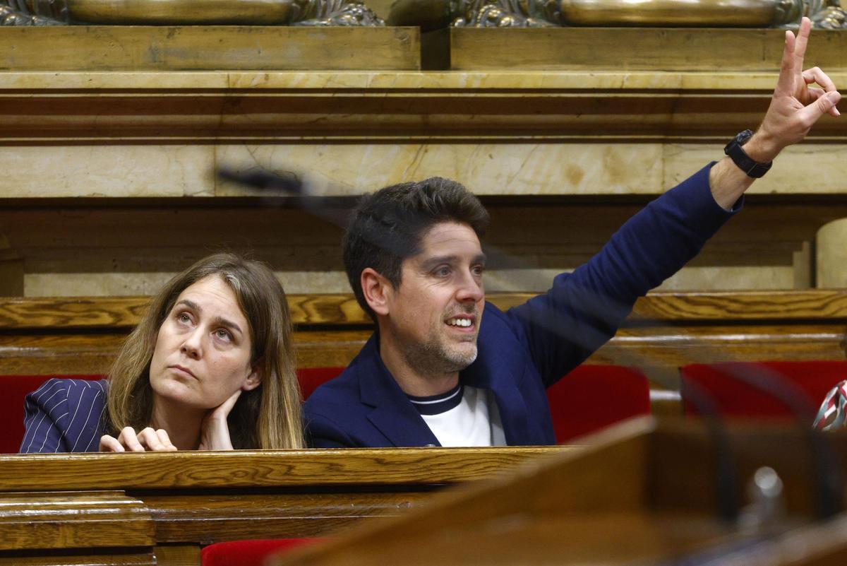 Los diputados de los Comuns Jéssica Albiach y David Cid, en el Parlament
