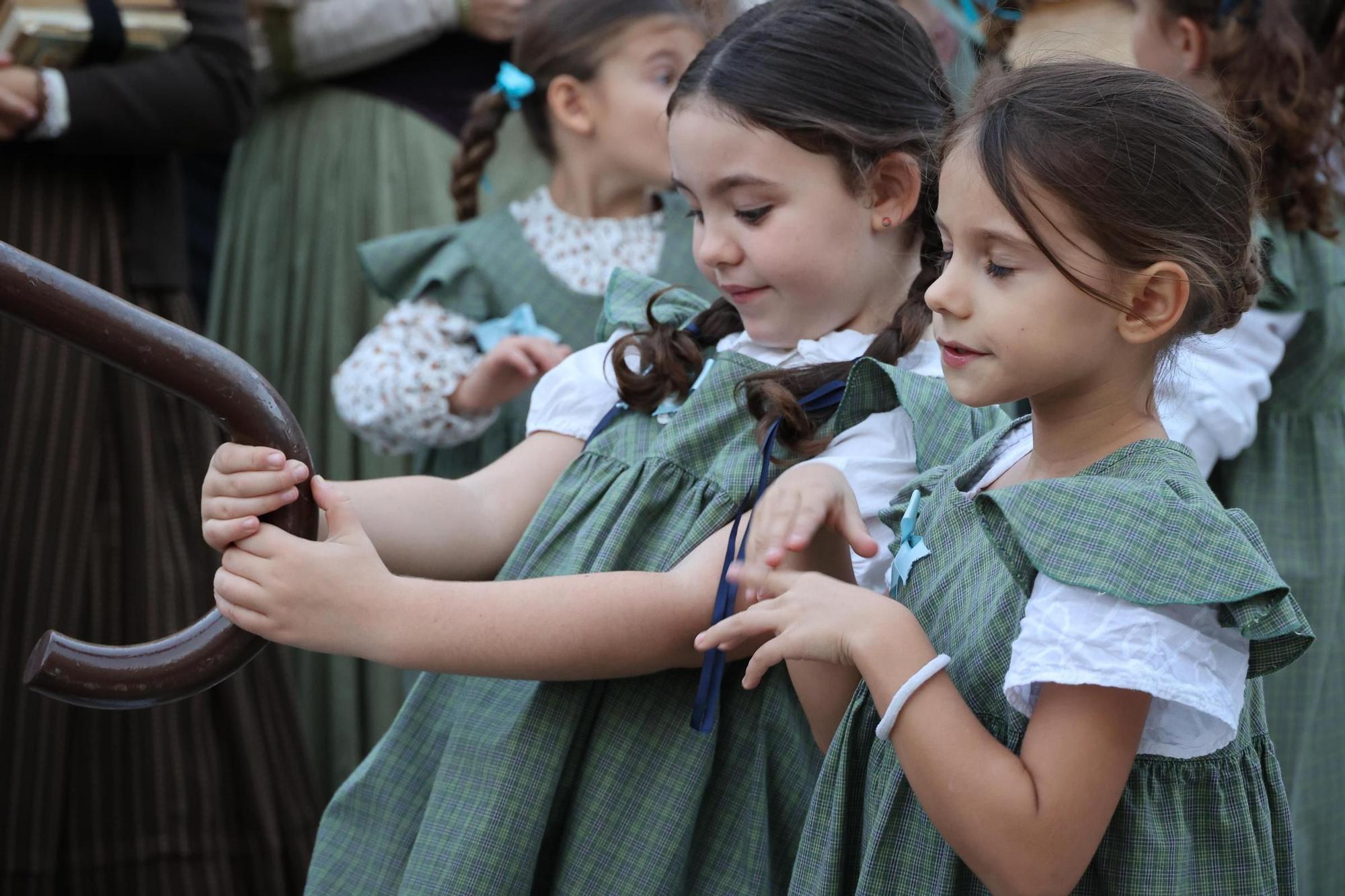Inicio de la Feria Modernista de Alcoy 2025