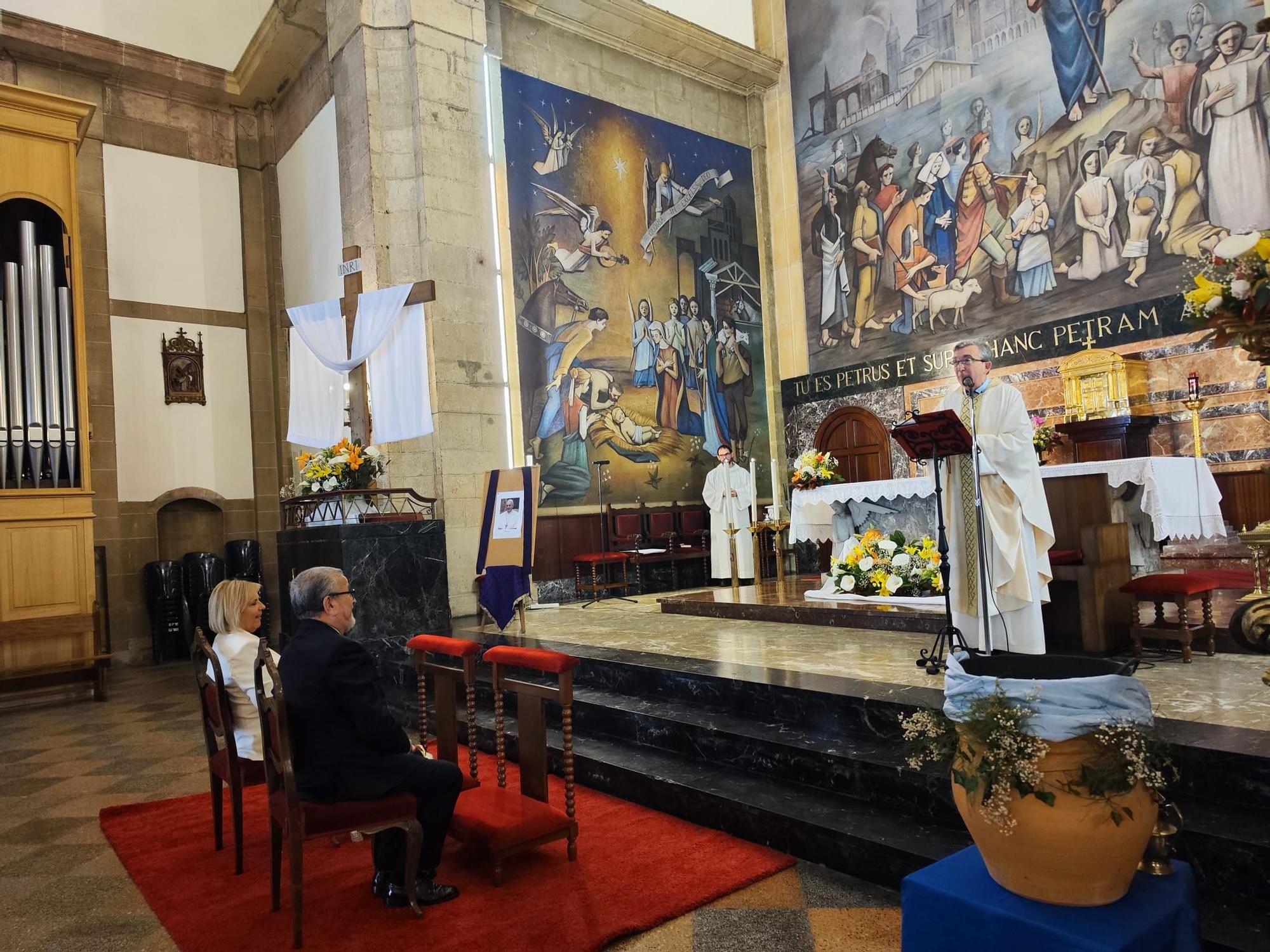 Bodas de oro en San Pedro de Juanjo Domínguez y Hermi Álvarez