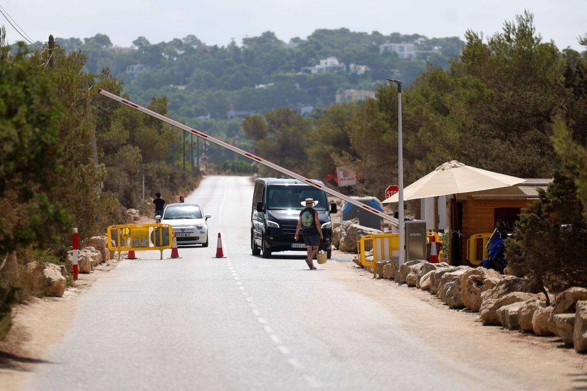 La barrera que delimita el acceso a la playa.
