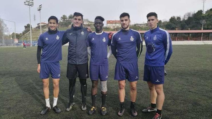 Lucho Giffard, segundo por la izquierda; Mathieu Castaing, cuarto, y Sam Herbert, quinto, podrían fichar por el Avilés.